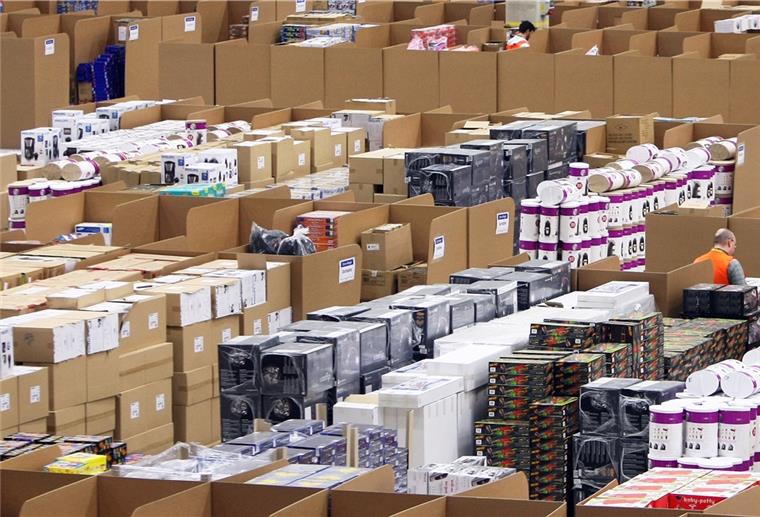 ARCHIV - Zum Themendienst-Bericht vom 22. Juli 2020: Volles Lager: Dass ein Händler im Onlineshop Angaben wie «nur noch 2 verfügbar» macht, kann reine Strategie sein. Foto: Karl-Josef Hildenbrand/dpa-tmn - Honorarfrei nur für Bezieher des dpa-Themendienstes +++ dpa-Themendienst +++