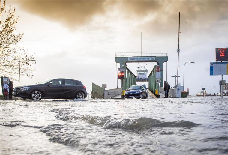 Überall Hochwasser: Bremerhaven, Cuxland, Wesermarsch aber noch nicht betroffen Archivbild: Bei einem früheren Sturm entstand diese Aufnahme in Bremerhaven.
