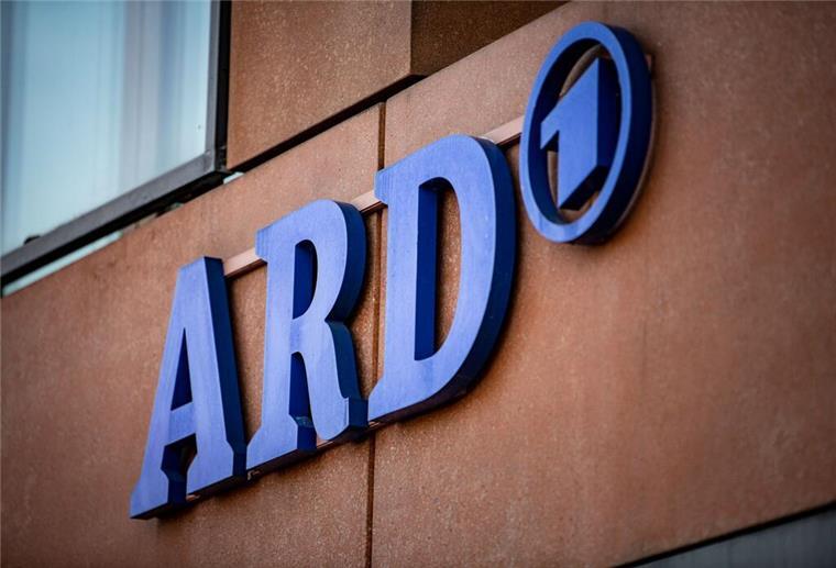 Schock für Zuschauer! ARD-Sender wirft gleich mehrere Shows aus dem Programm Das ARD-Logo an einer Hauswand.