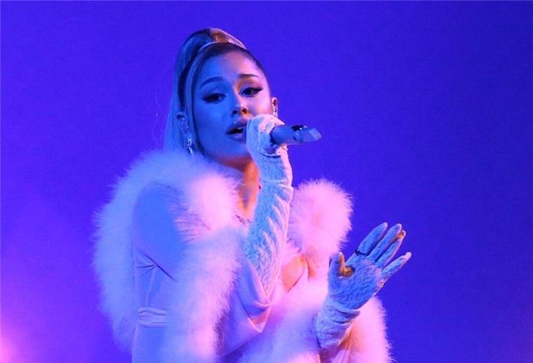 Grande erzählte jungen Fans von Faszination für Serienkiller Ariana Grande bei den Grammy Awards im Januar 2020.