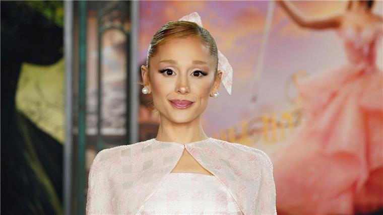 Ariana Grande spielt eine Hauptrolle in „Wicked“.