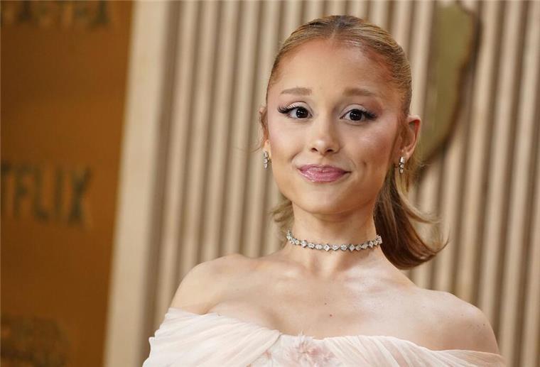 Ariana Grande und weitere Stars unterstützen LGBTQ+-Hotline Ariana Grande und weitere Stars unterzeichneten eine Petition für den Erhalt der Hotline. (Archivbild)