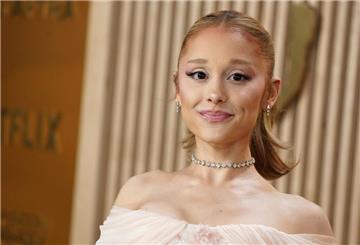 Ariana Grande und weitere Stars unterzeichneten eine Petition für den Erhalt der Hotline. (Archivbild)