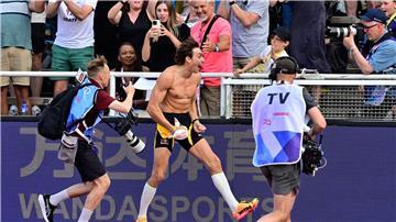 Armand Duplantis jubelt über seinen Weltrekord.