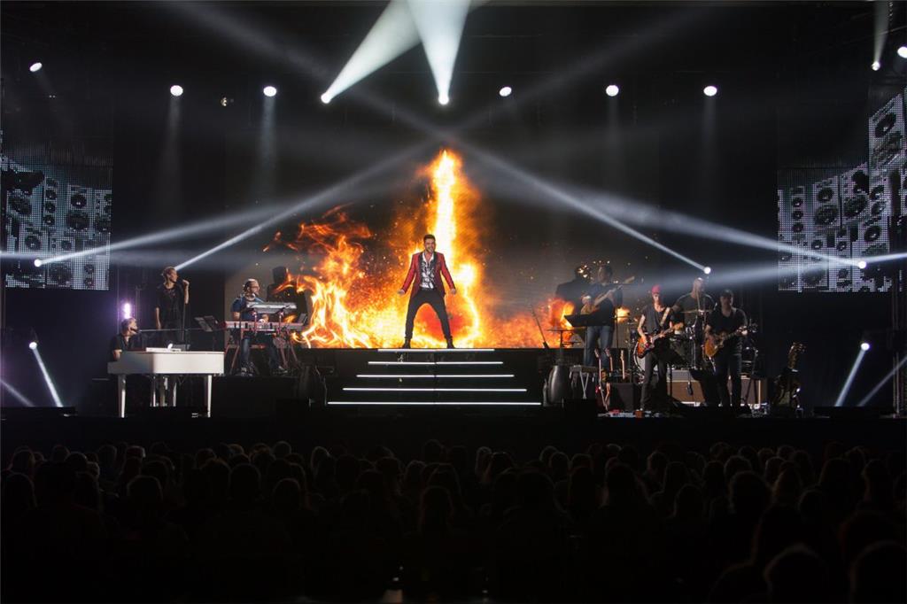 Armando Sarowny in Flammen.