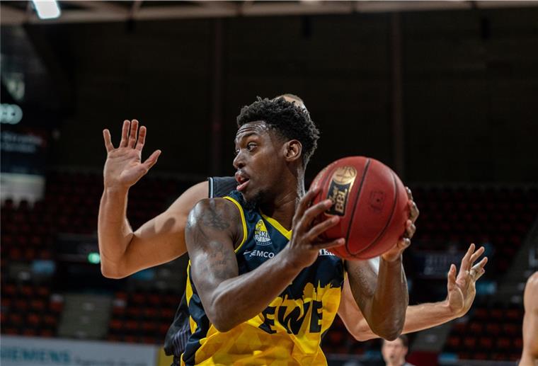 Moore gibt Debüt für die Eisbären gegen Tübingen Armani Moore - hier im Trikot seines Ex-Clubs EWE Baskets Oldenburg - kommt am Samstag erstmals nach seiner Rückkehr zu den Eisbären zum Einsatz.