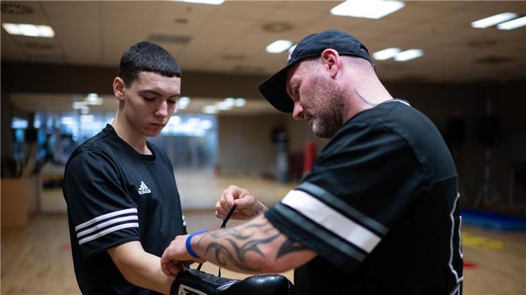 Wie ein 15-Jähriger der beste Boxer der Welt werden will Arminius trainiert zwei bis drei Stunden täglich.