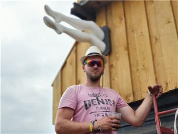 Arne Wolters (25) wollte hoch hinaus. Deshalb hat er sich mit seinen Freunden ei...