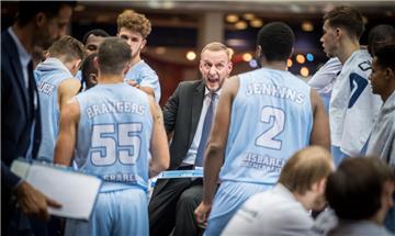 Arne Woltmann macht seine Mannschaft in einer Auszeit heiß. Am Sonntag trifft der Eisbären-Coach mit seinem Team auf Ex-Meister Brose Bamberg.