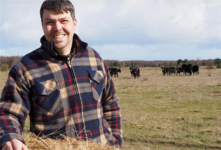 Cuxhaven: Er ist der Betreuer von tierischen Landschaftspflegern Arne Hasenkampf