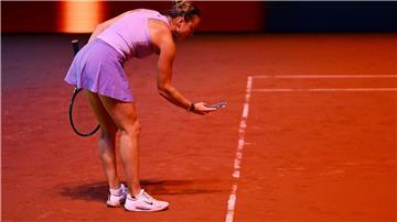 Aryna Sabalenka hält einen umstrittenen Ballabdruck fest.
