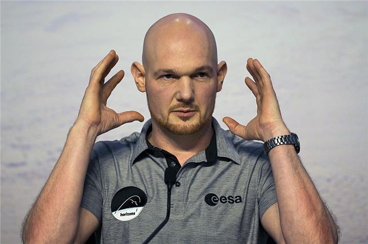 Astronaut Gerst freut sich auf Weihnachten - hat aber keine Geschenke "Astro-Alex" ist seit Donnerstag zurück von seiner zweiten Weltraummission auf der Internationalen Raumstation ISS. Es gilt als höchst wahrscheinlich, dass der 42-Jährige noch einmal ins All fliegt.