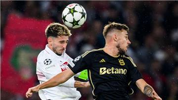 Atakan Karazor (l.) traf mit dem VfB Stuttgart am Dienstag auf Sparta Prag.