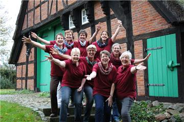 Auch 2016 ist der Terminkalender von den Landfrauen um Cora Beckmann (hintere Reihe, von links), Anke Martens, Anke Stender, Christina Lücken, sowie Christiane Mangels (vordere Reihe, von links) Conny Flory, Marlies von Helmst, Angelika Reinke, Gila Wolff. Foto Roloff
