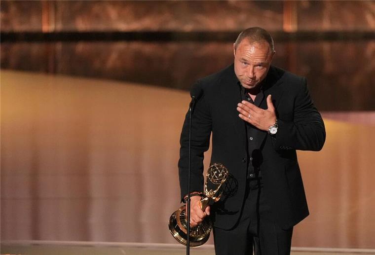 Hollywood feiert sich selbst: Emmy-Abräumer „The Studio“ Auch „Adolescence“-Serienvater Stephen Graham gewann einen Schauspielpreis – wurde aber auch für Drehbuch und Produktion ausgezeichnet.