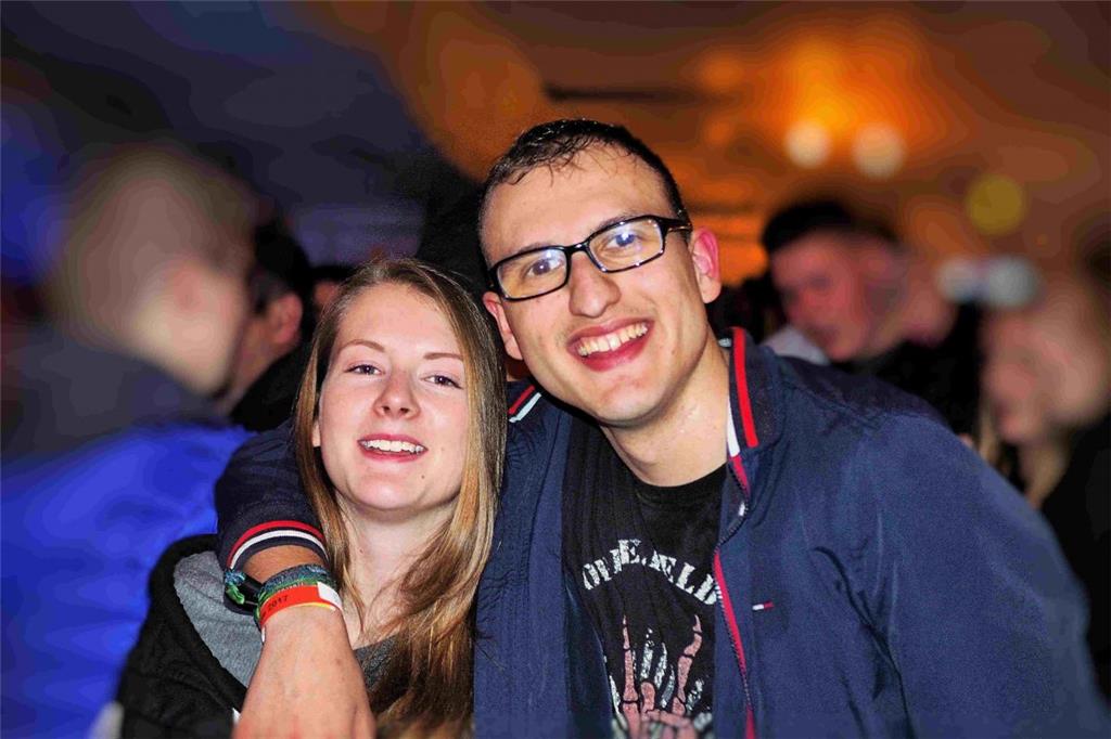 Auch am Sonnabend mit &quot;Komboo&quot; und DJ Axel steppte der Bär im Festzelt. Foto: Stehn