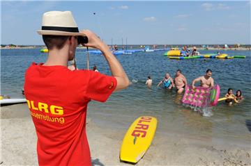 Auch an der Nordseelagune in Butjadingen wacht die DLRG. In Hannover ihre Bilanz von Todesfällen durch Ertrinken 2015 vor und zählt mehr Ertrunkene in Deutschland.