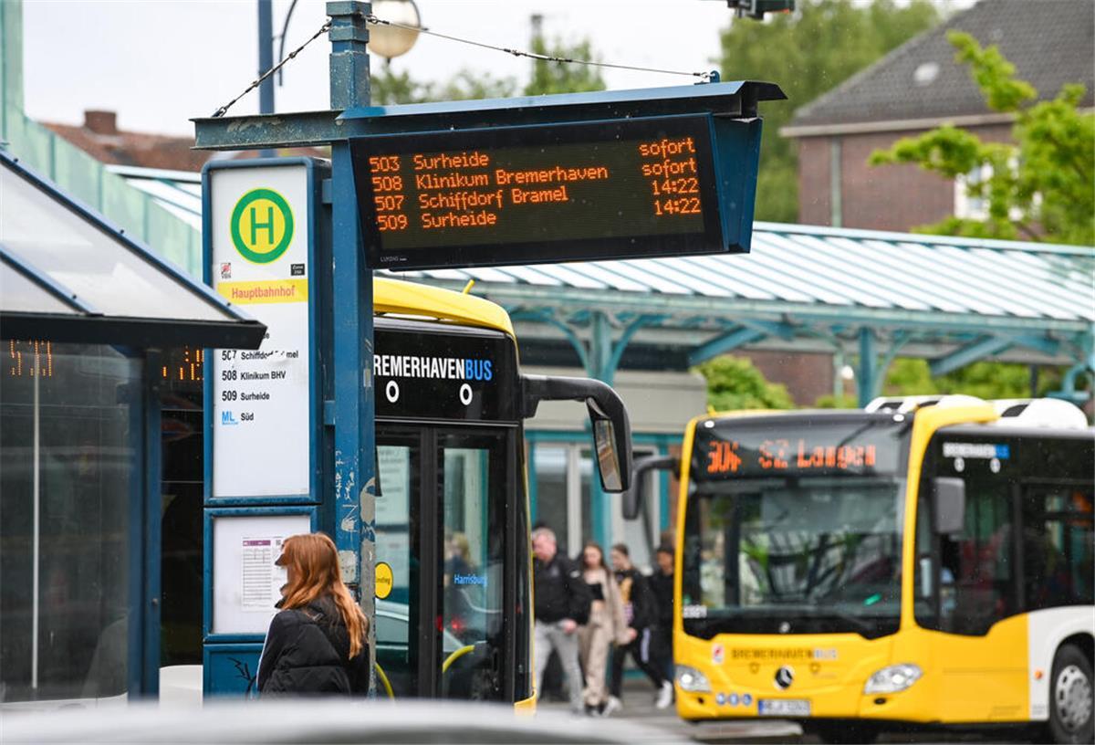 Auch an Silvester und Neujahr sind zahlreiche Busse in Bremerhaven im Einsatz.