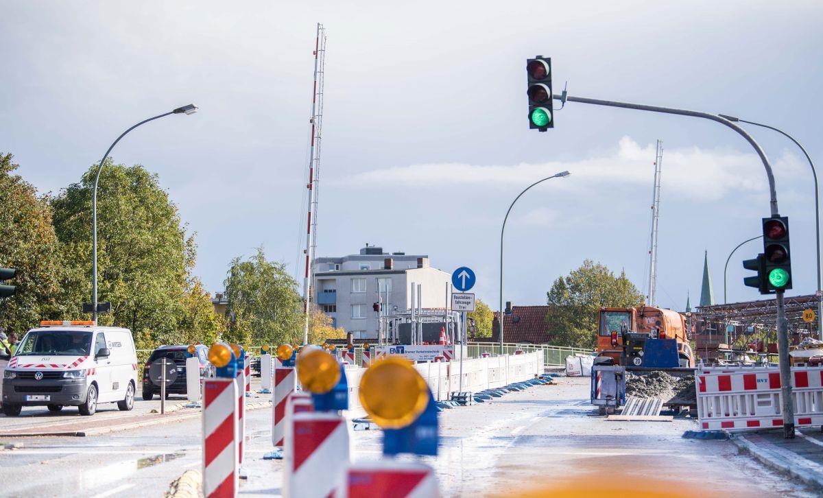 Auch Anfang Februar heißt es auf der Kennedybrücke in Bremerhaven noch nicht: "Freie Fahrt für alle!"