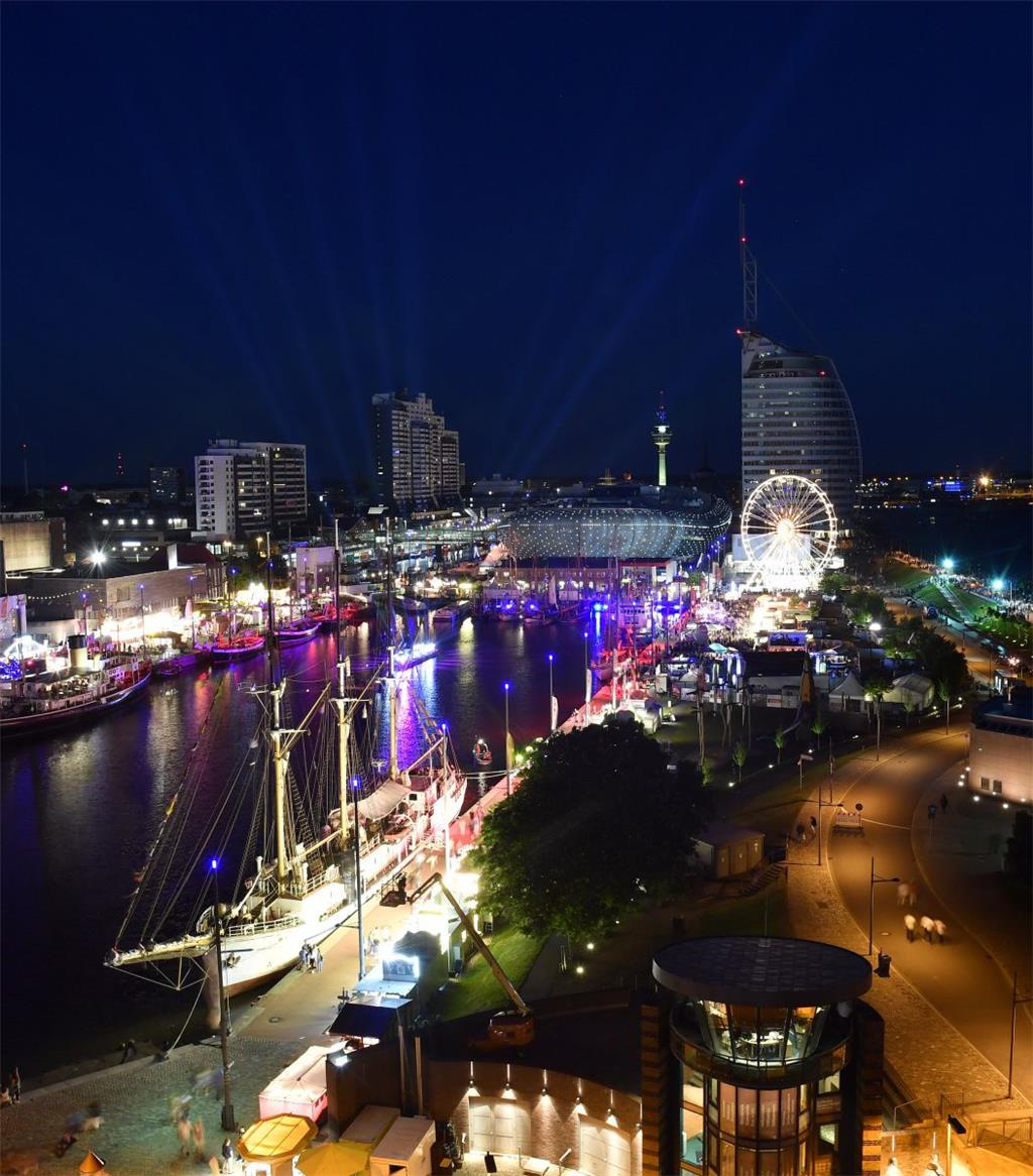 Auch bei Nacht ein schöner Anblick. - Foto: Scheschonka