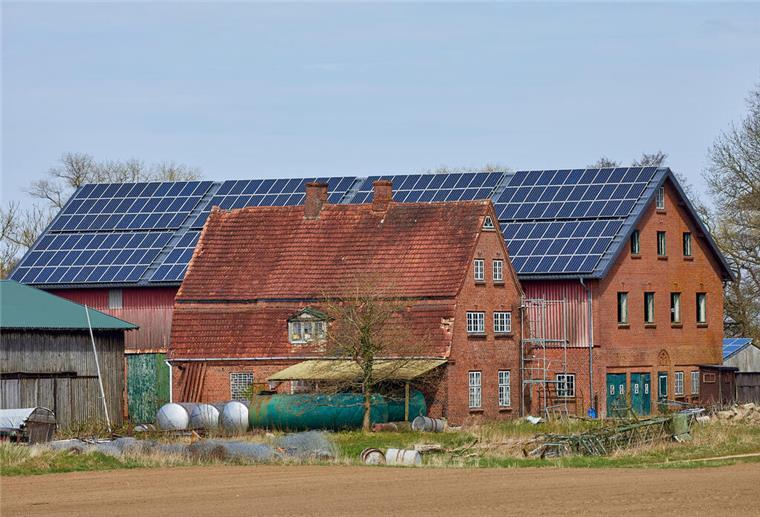 Photovoltaik und Wärmepumpe im Altbau: Möglichkeiten, Vorteile und Voraussetzungen Auch bei unsanierten Bestandsbauten kann eine Photovoltaik-Anlage oder Wärmepumpe genutzt werden.