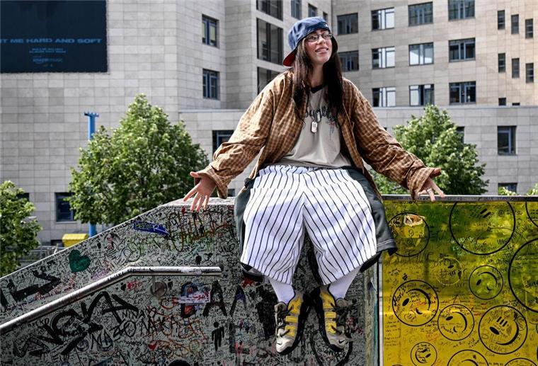 Dubai sein ist alles - oder? Was dieses Jahr angesagt war Auch Billie Eilish trägt gern weiße Socken. (Archivbild)