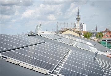 Auch das ehemalige Nordsee-Gebäude wurde mit einer großen Solaranlage ausgestattet. Mieter ist das Alfred-Wegener-Institut.