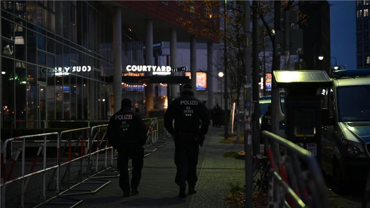 Vor Maccabi-Spiel: Gefährderansprachen und Messerverbot Auch das Hotel, in dem die Mannschaft aus Tel Aviv in Berlin wohnt, steht unter besonderem Schutz.