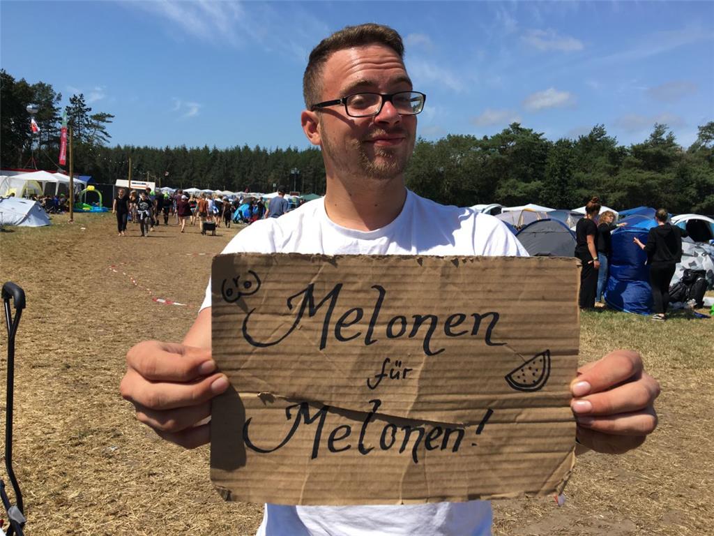 Auch das ist Deichbrand: Flirten auf die plumpe Art, hier mit Jules aus Bielefel...