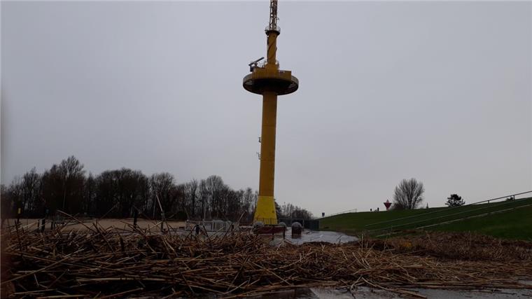 Auch der Hafenbereich in Sandstedt ist überschwemmt worden und zur Zeit nicht befahrbar.  
