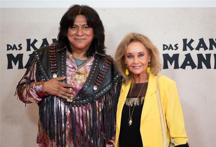 „Das Kanu des Manitu“ - Filmvergnügen feiert Weltpremiere Auch der Schauspieler Alan Tafoya, Jicarilla Apache aus New Mexico, war dabei - und die Witwe des ehemaligen „Winnetou“-Darstellers Pierre Brice, Hella Brice.