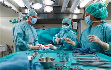Auch die Assistenz bei Operationen gehört zu den Aufgaben eines Physician Assistant.  