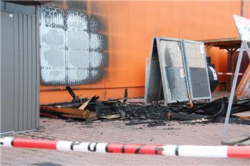 Auch die Fassade des Baumarkts wurde in Mitleidenschaft gezogen.