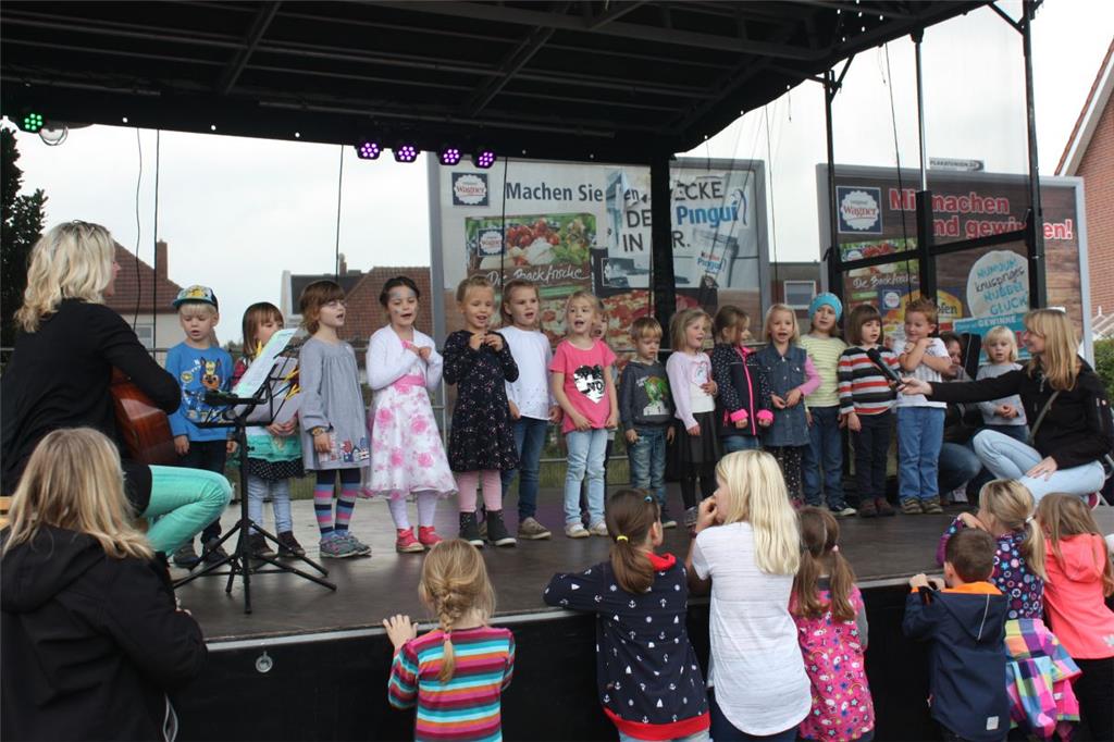 Auch die Kleinen haben ihren Auftritt. Herbstmarkt Beverstedt. Foto: Rendelsmann