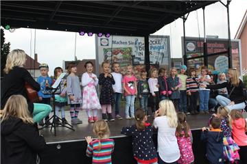 Auch die Kleinen haben ihren Auftritt. Herbstmarkt Beverstedt. Foto: Rendelsmann
