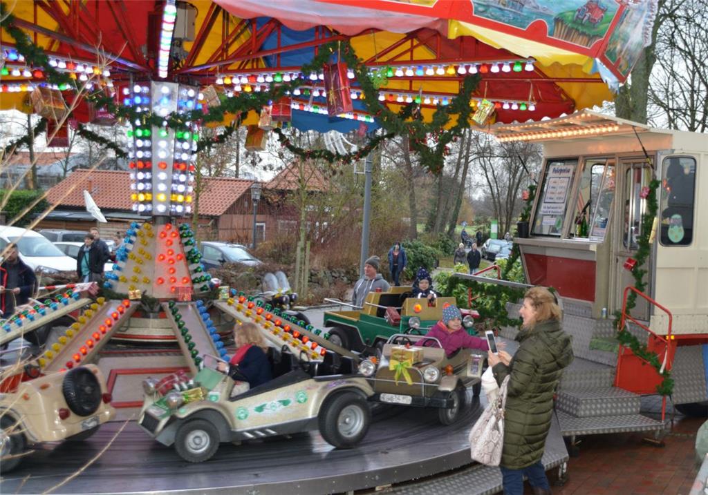 Auch die kleinsten Besucher freuten sich auf dem Weihnachtsmarkt in Bad Bederkes...