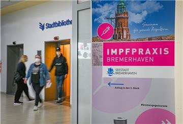 Auch die Mitarbeiter in der Impfpraxis im Bremerhavener Hanse-Carré dürften sich über die gute Nachricht freuen.