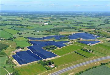 Auch die Möglichkeiten der Großflächen-Solarthermie für die Nah- sowie Fernwärme sind Thema der 2. Bremerhavener Solarwerkstatt.
