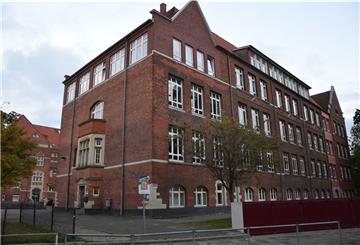 Auch die Sekundarstufe I des Lloyd Gymnasiums ist von den Quarantänemaßnahmen betroffen. Ein Lloyd-Schüler war positiv auf das Coronavirus getestet worden.