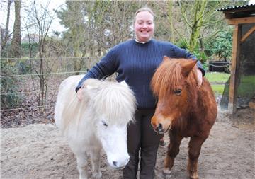 Auch die Shetland-Ponys "Polly" und "Chester" sind bei Lea Hogrewe zu Hause. 