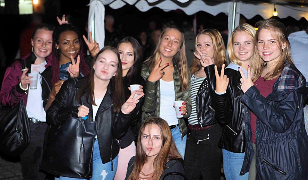 Auch diese jungen Frauen hatten viel Spaß in der &quot;Freitagnacht&quot;.
