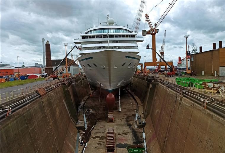 Unterwegs in der „verbotenen Stadt“ Auch ein Blick ins Trockendock steht bei der Toöben.