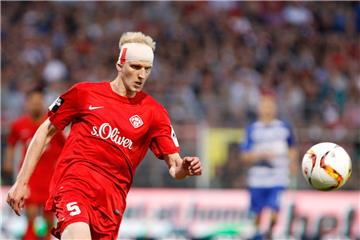 Auch eine Verletzung konnte Clemens Schoppenhauer im Hinspiel nicht stoppen. Der Loxstedter in Diensten der Würzburger Kickers spielte einfach mit einem Verband weiter.