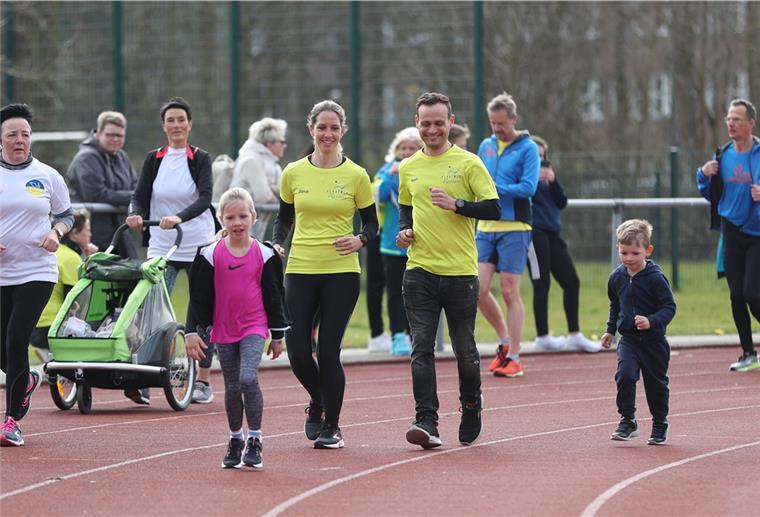 Beim Nordenhamer Spendenlauf 6300 Euro für Ukraine eingenommen Auch Familien gingen an den Start.