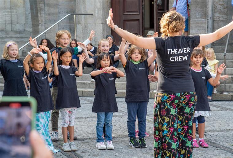 Theaterfest in Bremerhaven soll die Besucher wieder begeistern Auch für Kinder wird was geboten - so wie es unser Archivfoto aus 2022 zeigt.