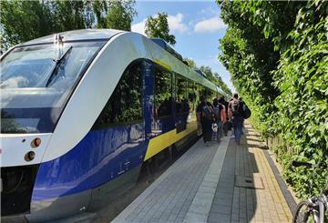 Nahverkehrszug der EVB in Wremen.