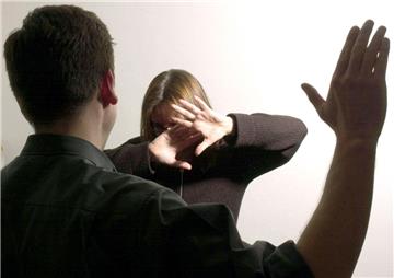 Auch im Landkreis Rotenburg ist Gewalt gegen Frauen ein Alltagsphänomen. Darauf macht die Brötchentüten-Aktion aufmerksam.