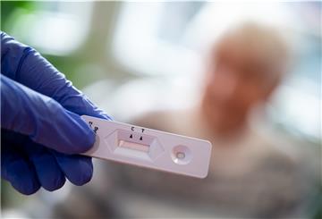 Auch im Seniorenzentrum Burhave werden regelmäßig Antigen-Corona-Schnelltest eingesetzt. Sie sollen helfen, weitere Infektionen schnell zu entdecken.