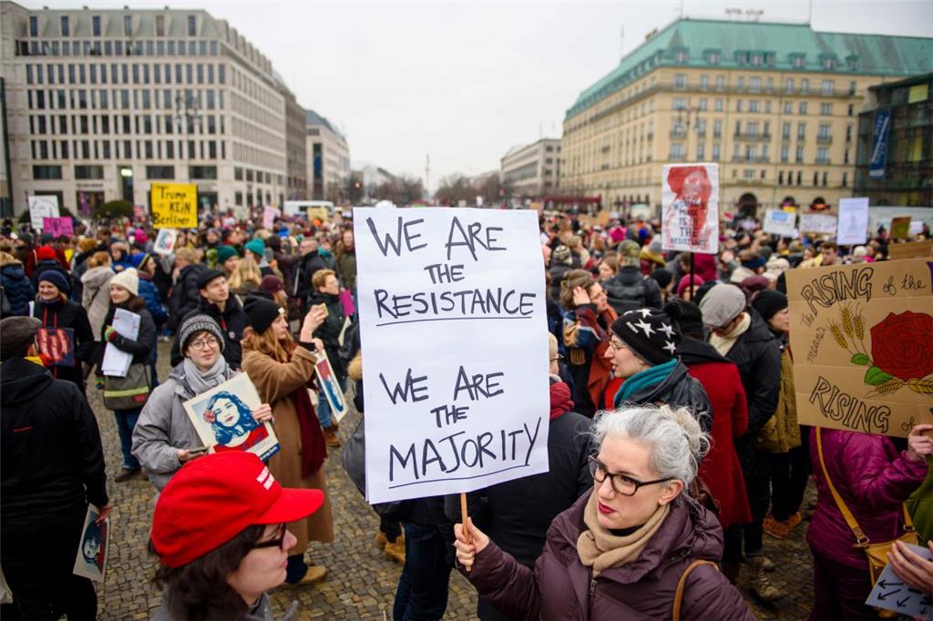 Auch in Berlin gingen Tausende Menschen auf die Straße. In mehreren deutschen St...