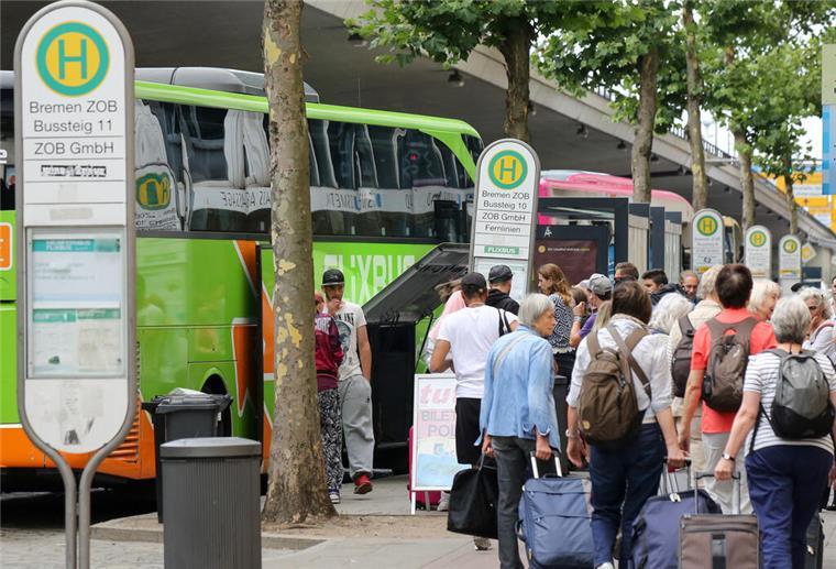 Bahnstreik: Hohe Nachfrage bei Fernbussen und Mietwagen